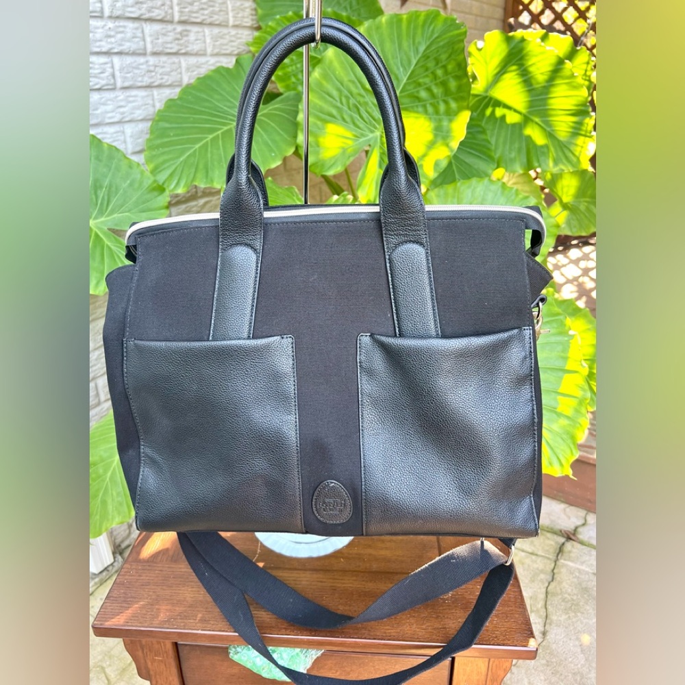 GUC-PacaPod Mirano Black Diaper Bag. Paca Pod travel bag baby